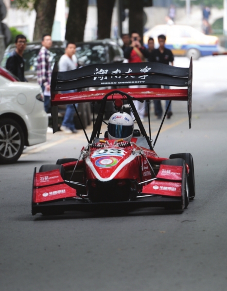 #风尚达人候选人#湖南大学易车FSAE赛车队：用第7代赛车拿下总冠军