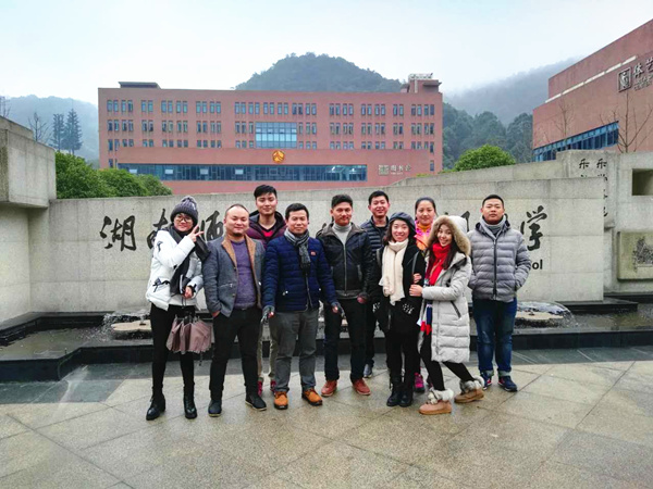 【美景·新闻】美景员工赴湖南师大附中参观学习校园文化